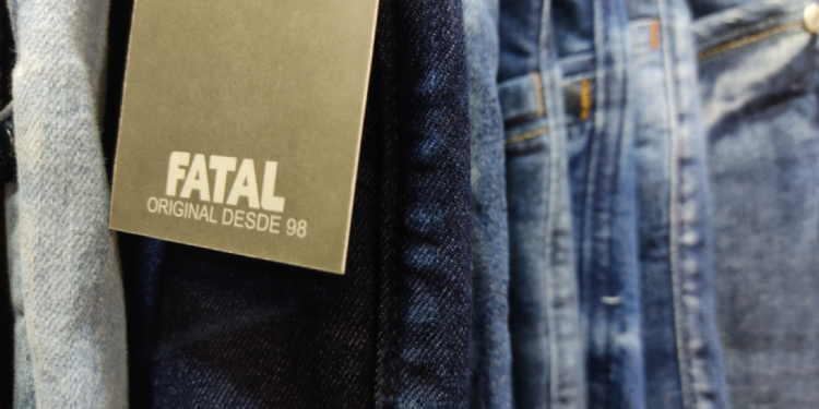 Tudo sobre Calça Jeans: tipos, combinações e onde comprar